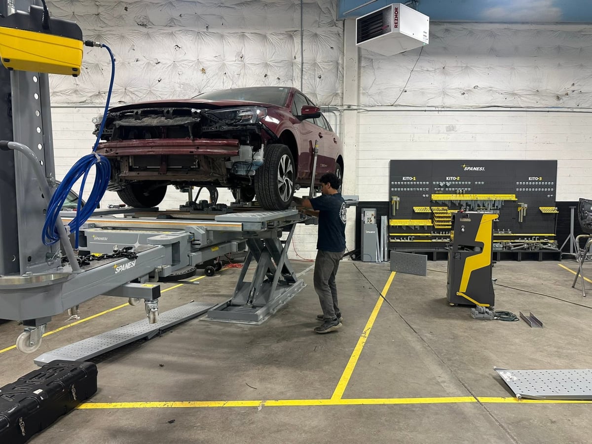 Subaru Legacy on Spanesi computerized frame bench
