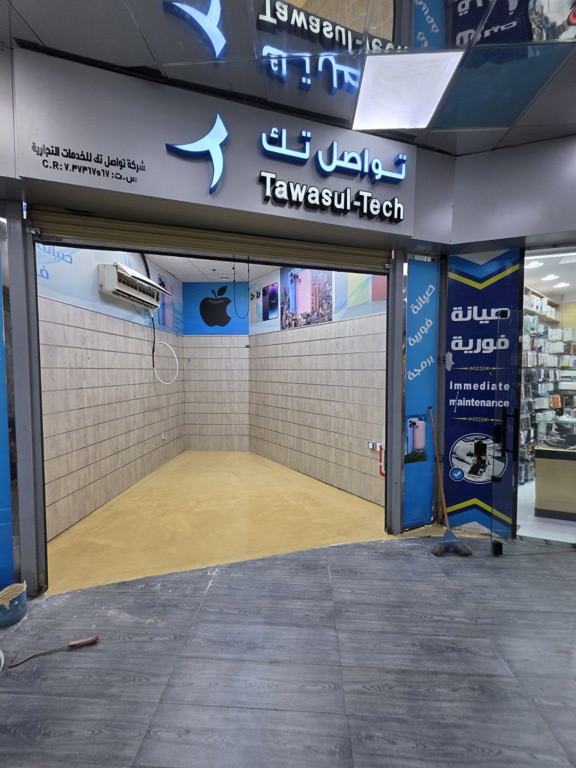 Tawasul-Tech mobile repair shopfront showing the completed warm-toned floor in Al Bathaa Market, Riyadh