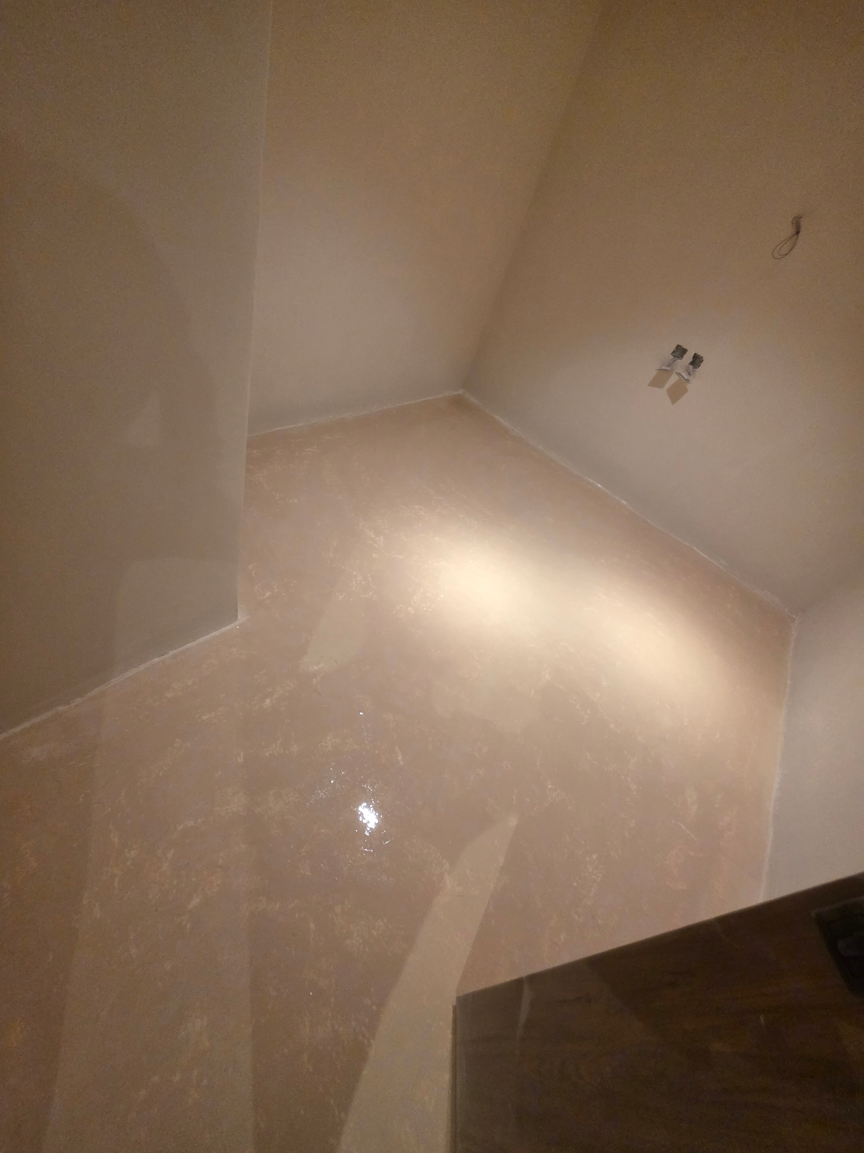 بعد — ارضيات مايكروسمنت — ممر مبنى سكني في الرياض