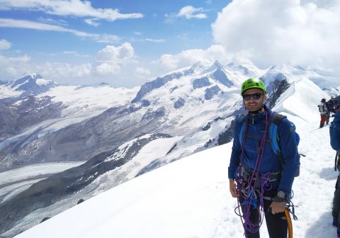 In cima col gruppo del Rosa alle spalle