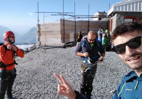 Arrivo delle funivie nei pressi del rifugio Guide del Cervino
