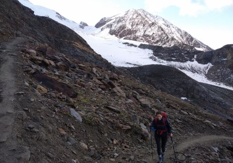 Salendo verso il rifugio Casati con il Monte Pasquale alle spalle