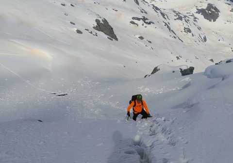 Risaliamo a piedi il primo tratto ripido