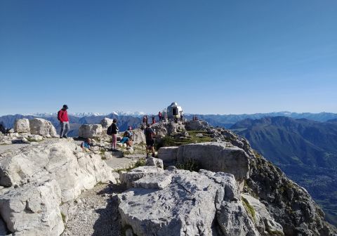 Cima e bivacco Ferrario