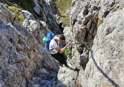 Tratto attrezzato in discesa prima dell'ultima salita