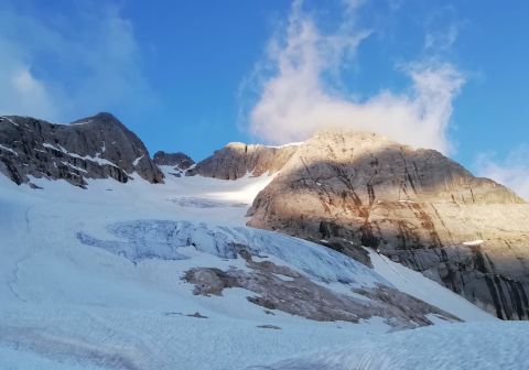 Punta Penia ed il ghiacciaio da risalire