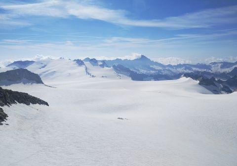 Pian di Neve con in lontananza il Care Alto