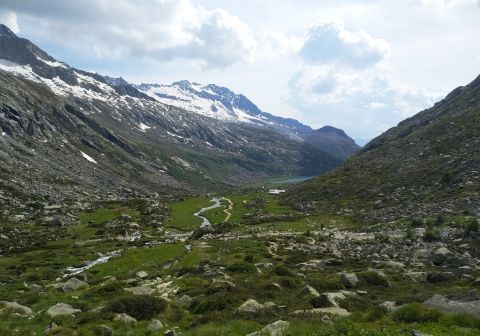 Uno sguardo verso la Val Salarno dal rifugio Prudenzini