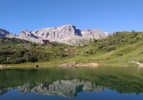 Uno sguardo indietro verso il rifugio Calvi