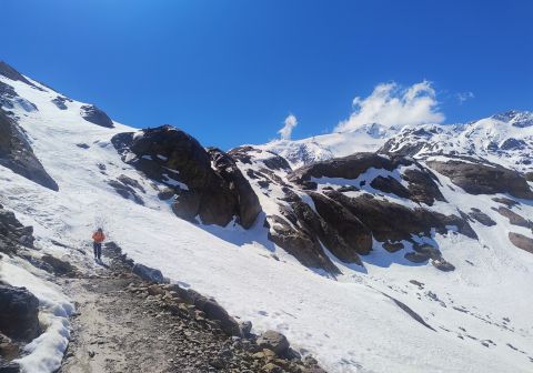 Tratto ripido innevato prima di mettere gli sci