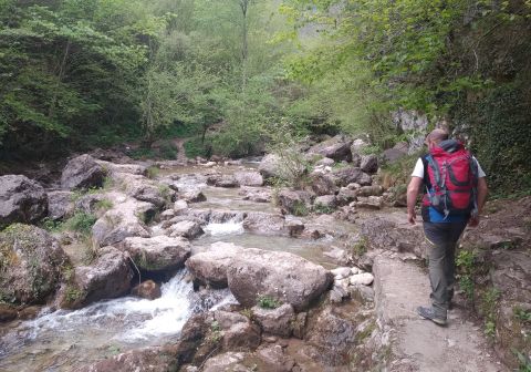Rifugio Croce di Marone dalla Valle di Inzino - foto 3