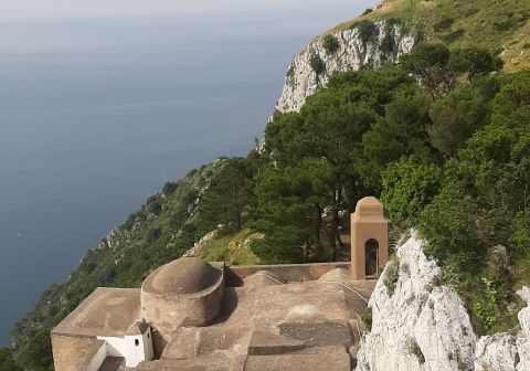 Vista della Cetrella dallo sperone che la sovrasta