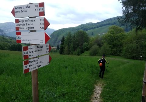 Inizio del sentiero dal rifugio Monte Baldo