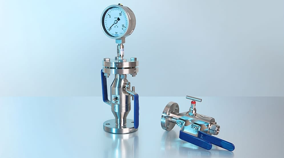 Stainless steel instrument valves with a pressure gauge
