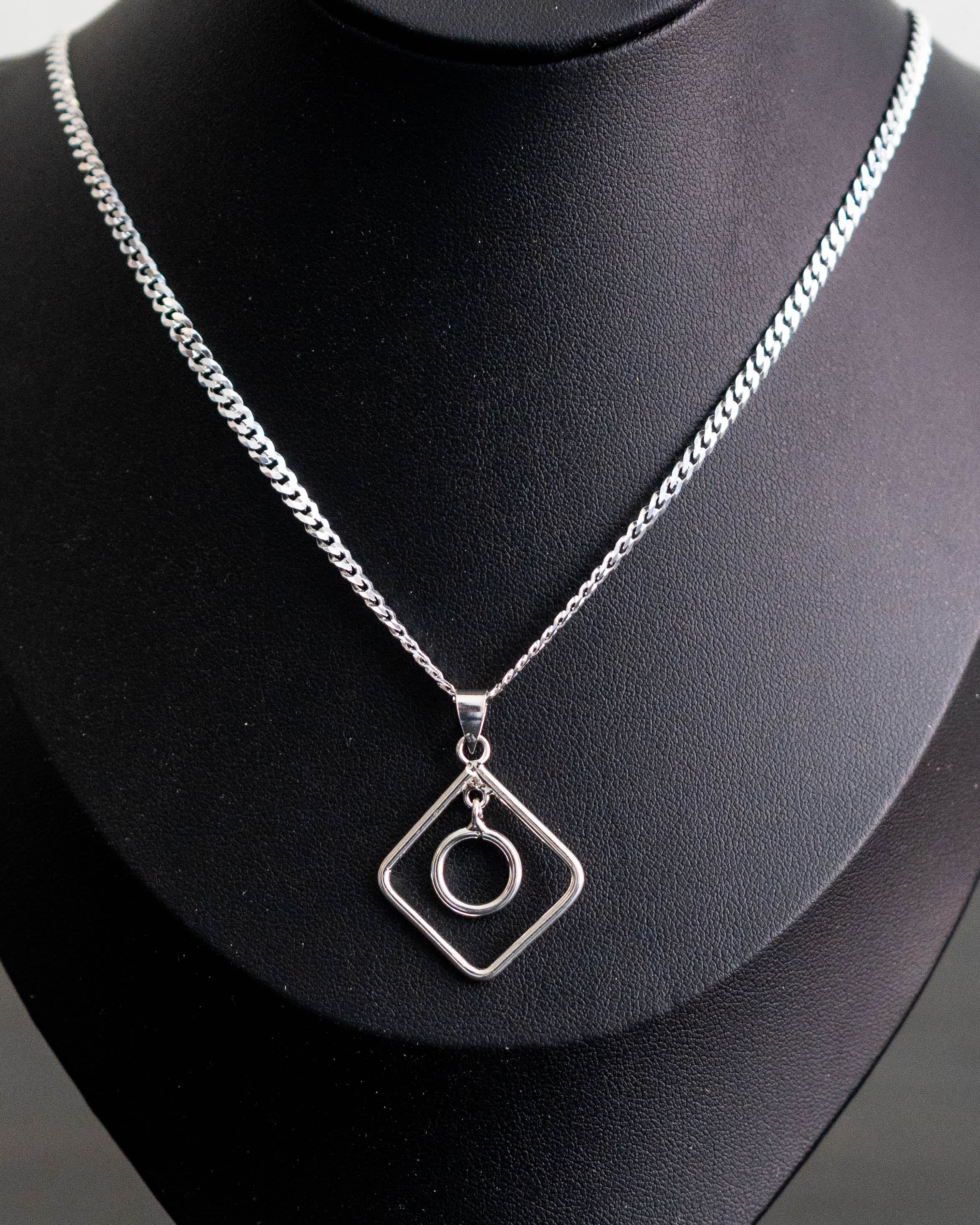 Colgante Cuadrado con Círculo de Plata