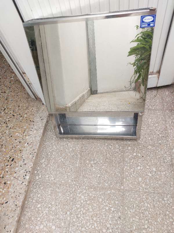 Vendo botiquin y organizador de ducha