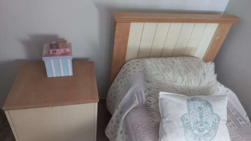 Cama marinera con su mesa de luz, mismo juego. 3