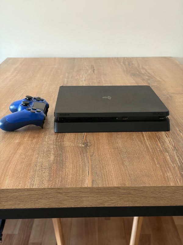 PS4 Slim, 500gb. Impecable