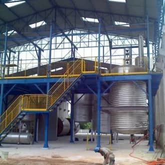 Estrutura metálica de mezanino industrial.