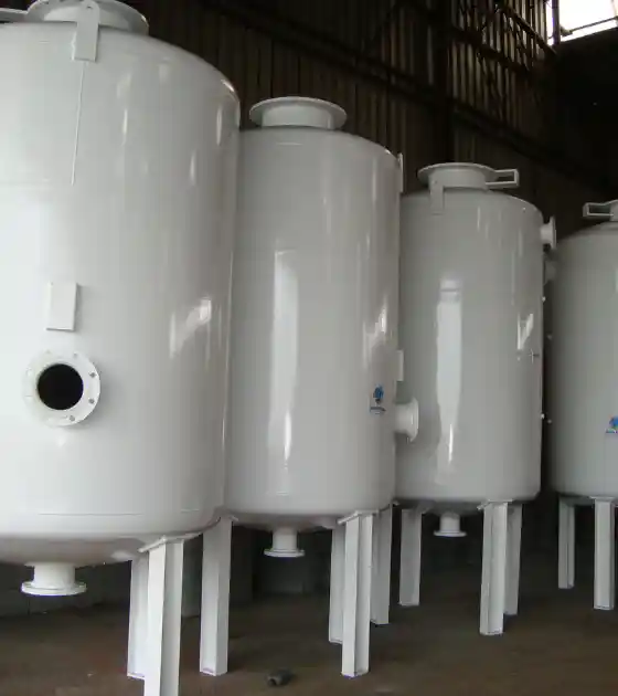 Caldeiraria Santa Rosa - Tanques de armazenamento industriais de grande porte fabricados em aço.