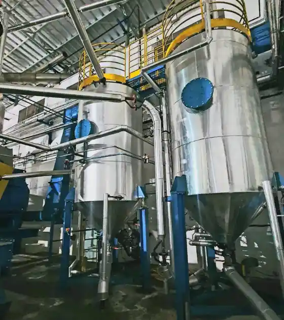 Caldeiraria Santa Rosa - Fabricante de tanque inox industrial, com equipamento polido em fase de finalização.