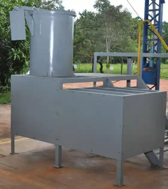 Caldeiraria Santa Rosa - Tanque misturador inox com acabamento sanitário e sistema de agitação.