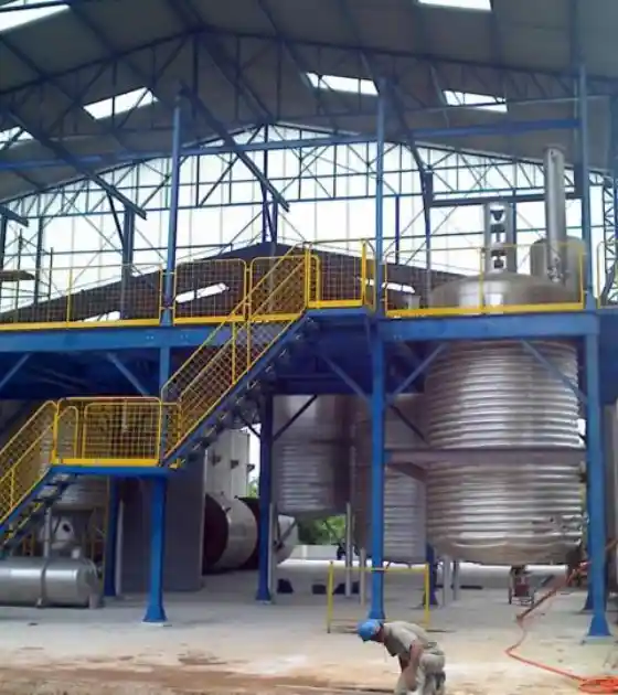 Caldeiraria Santa Rosa - Fabricante de plataformas metálicas industriais, mostrando a montagem de um mezanino.