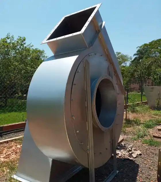 Caldeiraria Santa Rosa - Exaustor centrífugo industrial com carcaça e rotor em aço carbono.