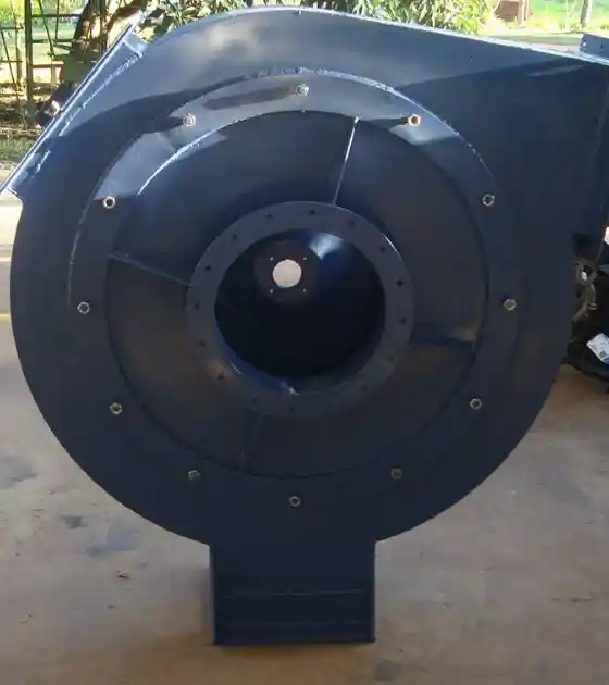 Caldeiraria Santa Rosa - Exaustor centrífugo industrial de grande porte para sistema de ventilação fabril.