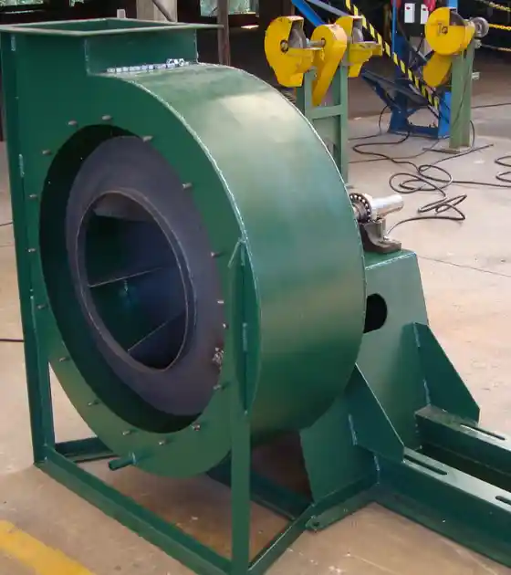 Caldeiraria Santa Rosa - Fabricante de exaustor centrífugo industrial, mostrando o rotor e a carcaça do equipamento.