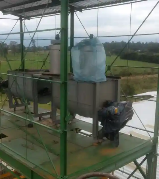 Caldeiraria Santa Rosa - Empresa de misturador horizontal helicoidal, com misturadores prontos.