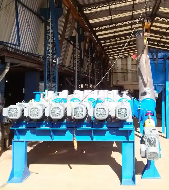 Caldeiraria Santa Rosa - Fabricante de misturador de rosca industrial, mostrando o eixo de um equipamento.