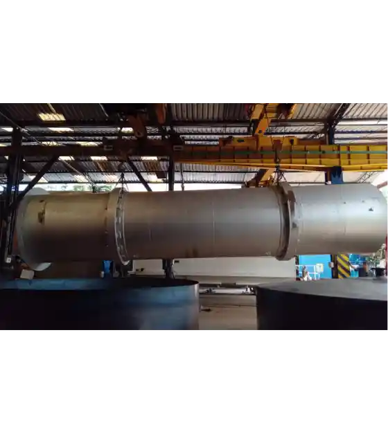 Caldeiraria Santa Rosa - Secador rotativo industrial em aço inox sendo fabricado.