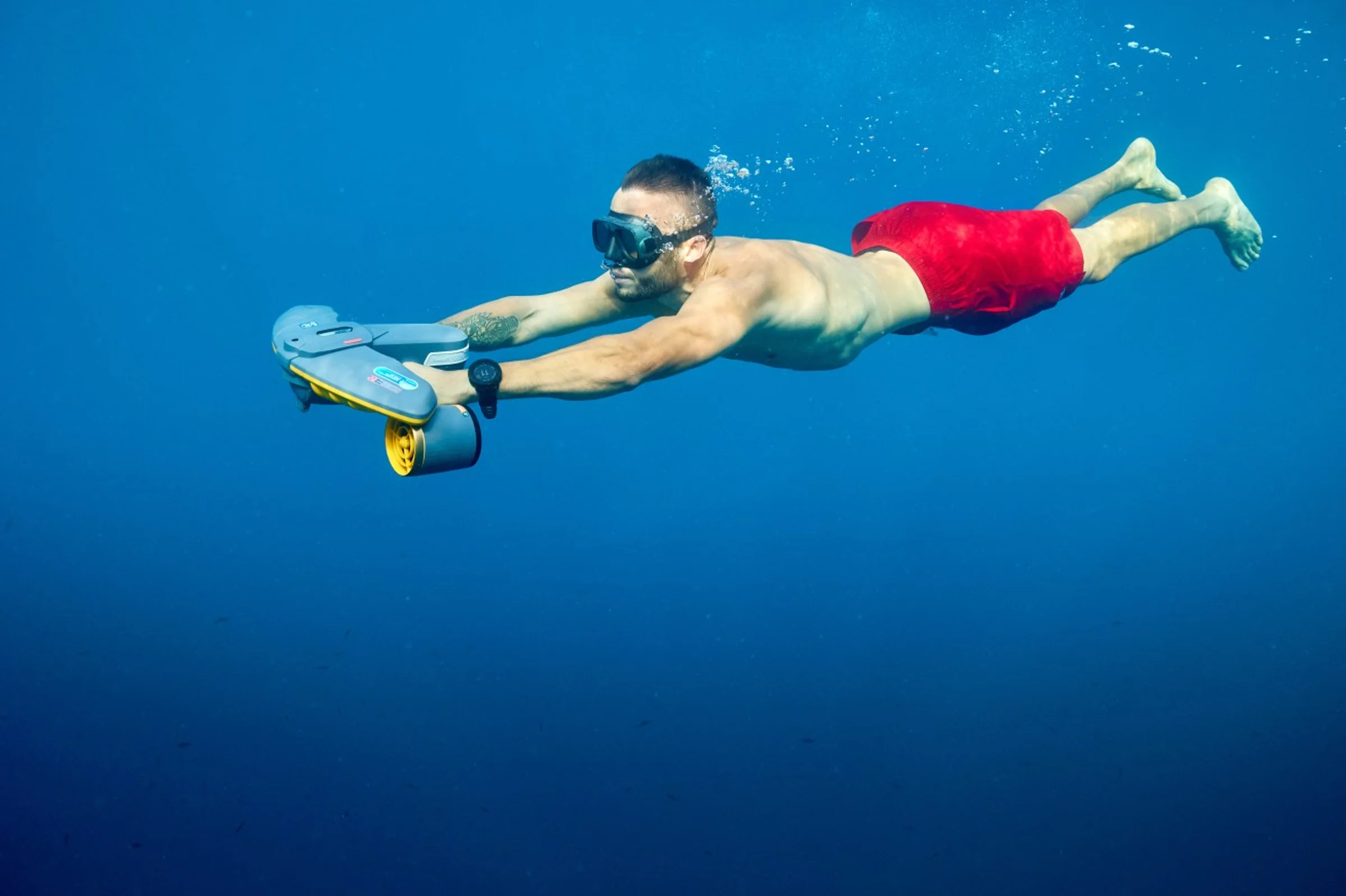 Подводен скутер Sublue във водата