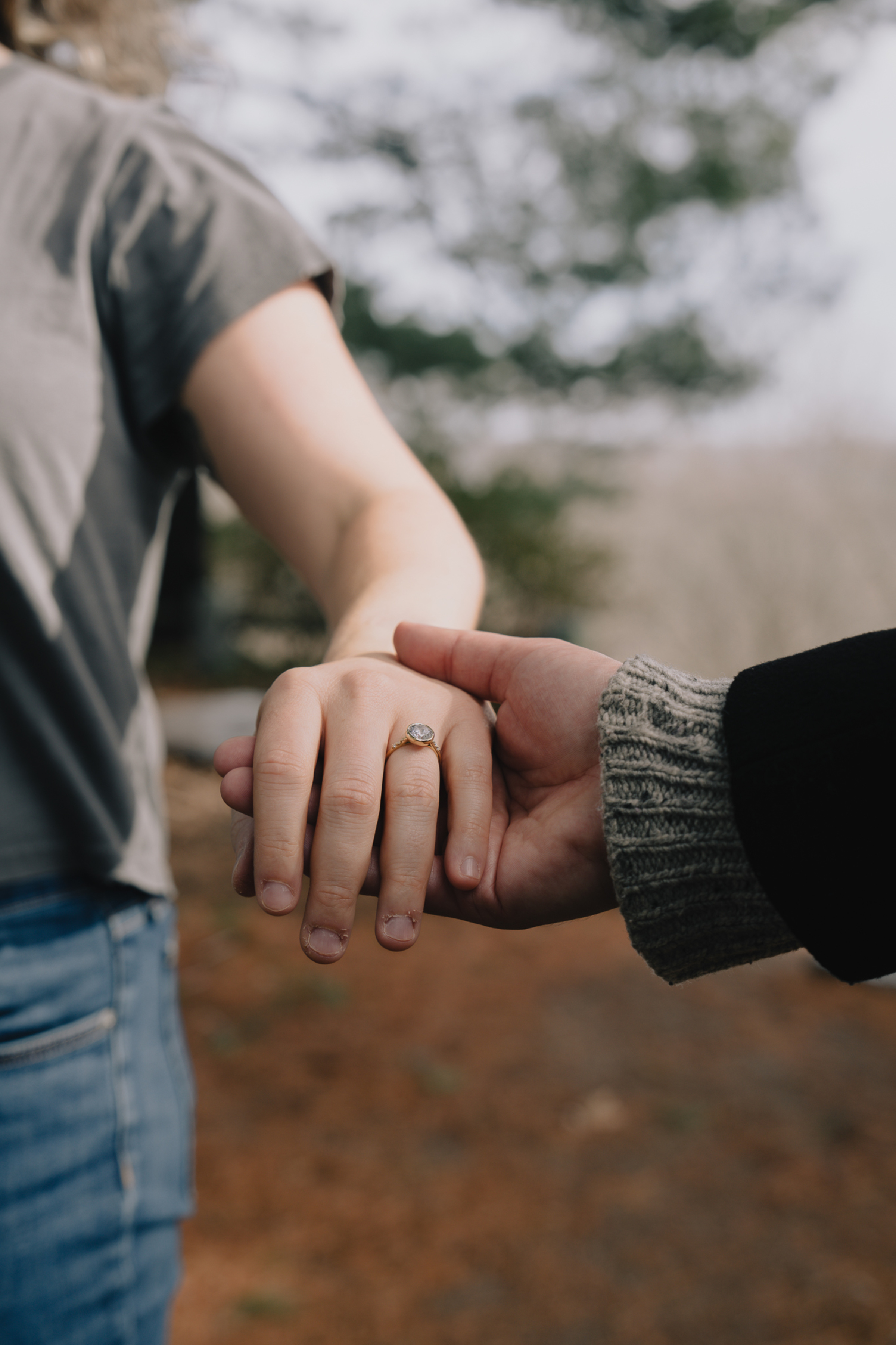 Candid moment between Laura and Sara