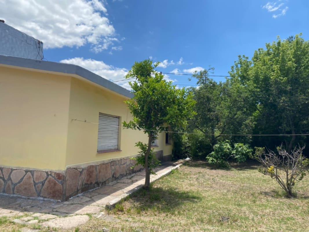 CASA Y LOCAL en Va. Giardino - CENTRO