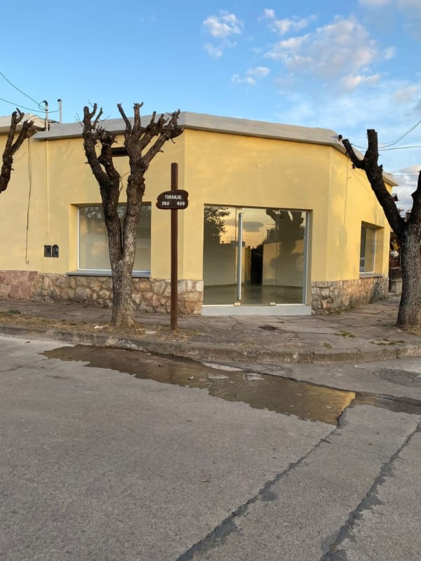 Casa en Venta - CASA Y LOCAL en Va. Giardino - CENTRO