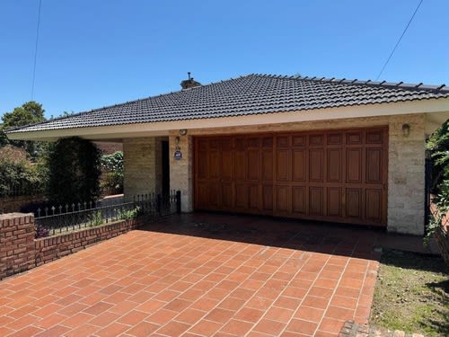 Casa - Importante Casa En Venta - Barrio José Muñoz - Permuta Menor