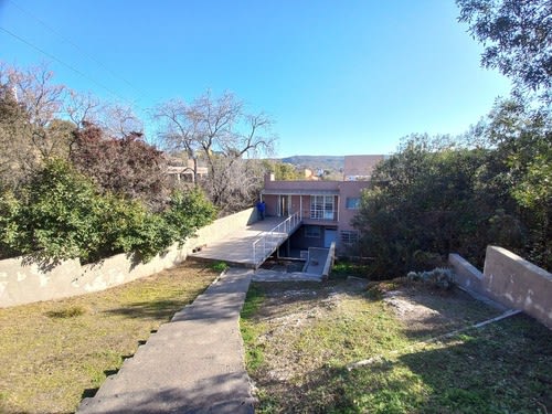 Tanti: Casa En Venta Nueva. Impecable - Opcional: Permuta Rosario