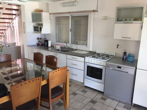 Sobre El Lago En Carlos Paz - 10 Huéspedes - Hermosa Y Super-equipada Casona