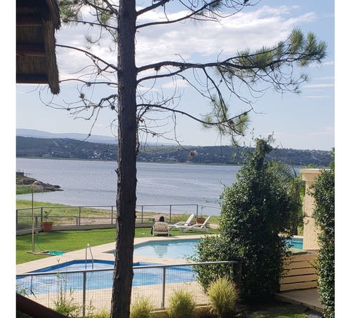 Casa en Venta - Casa Sobre El Lago En Complejo - Barrio Costa Azul - Venta