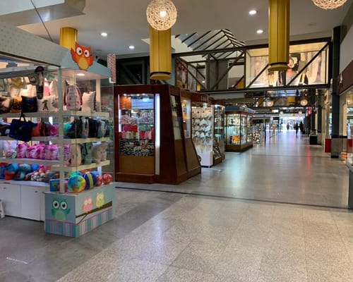 Local Comercial "Galería La Strada" - Va. Carlos Paz sobre la Peatonal