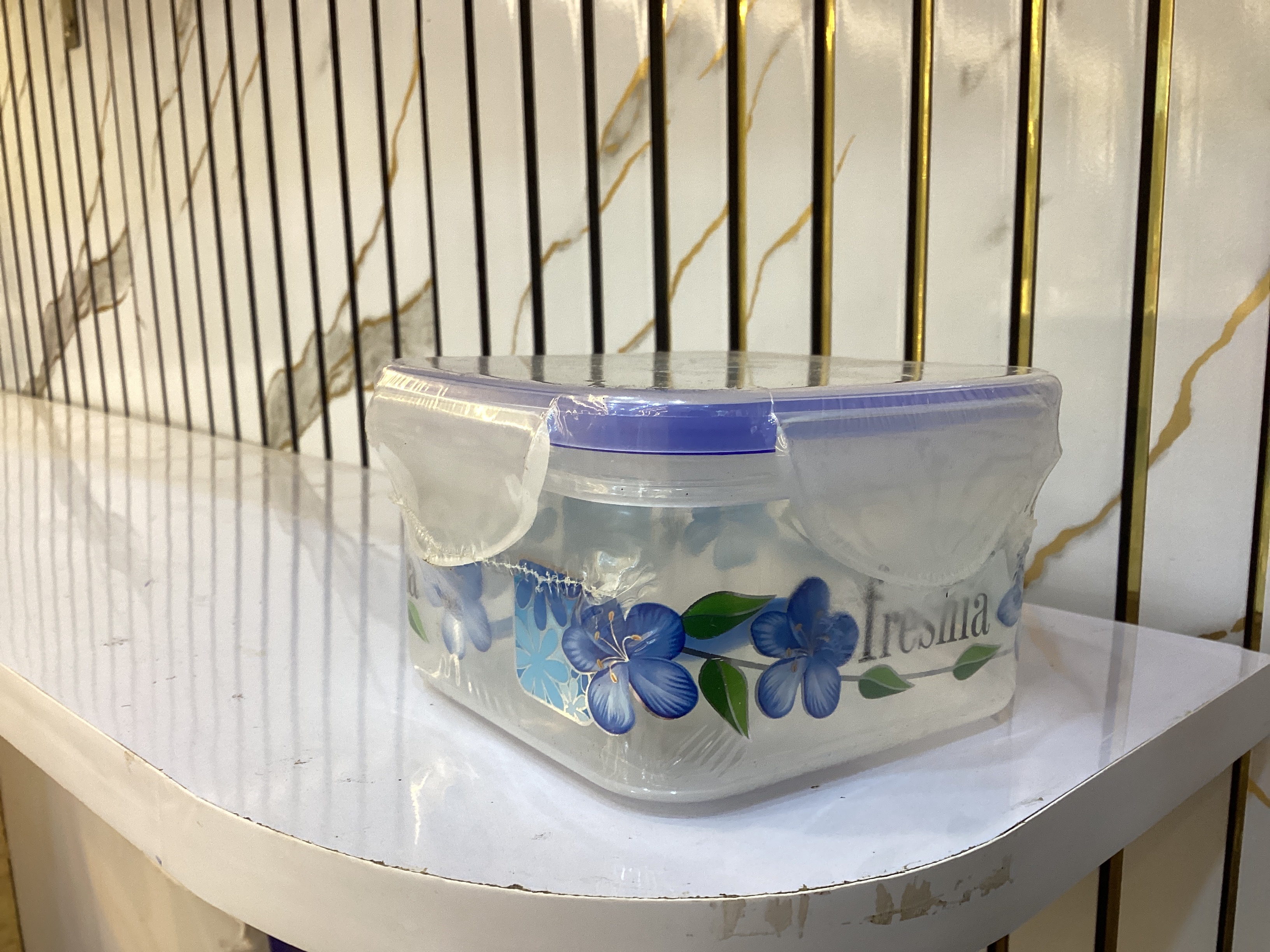 Freshia Super Lock Square Plastic Container 400 ml (with 1 spoon)