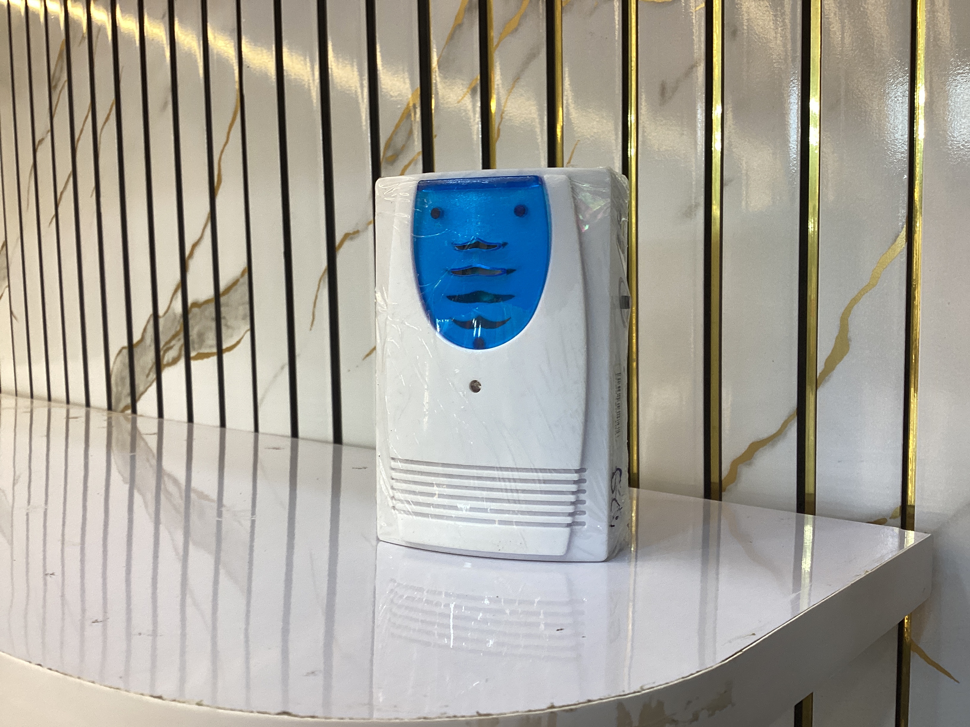 Rectangular Wireless Doorbell White an Blue