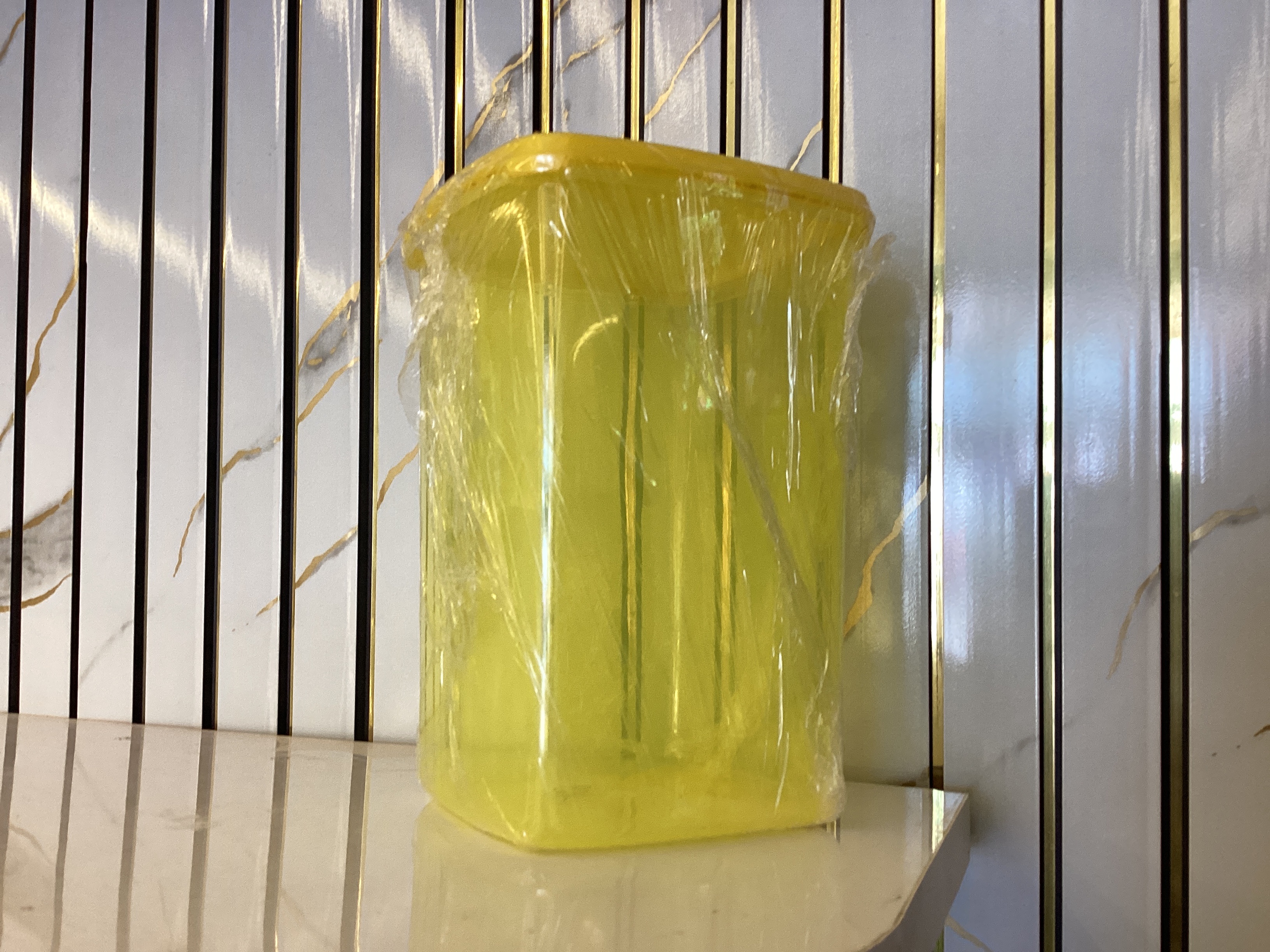 Varmora Transparent Plastic Container (850 ml) — Yellow / 850 ml