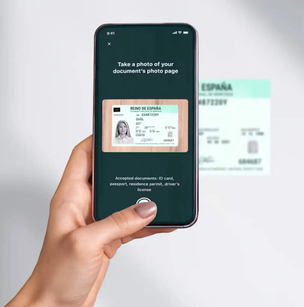 Phone scanning Spanish ID card with app instructions for identity verification