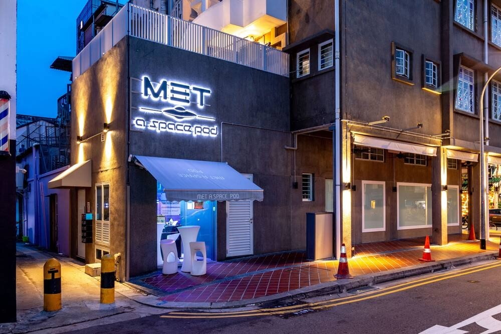 Met A Space Pod @ Arab Street - fotoğraf 1