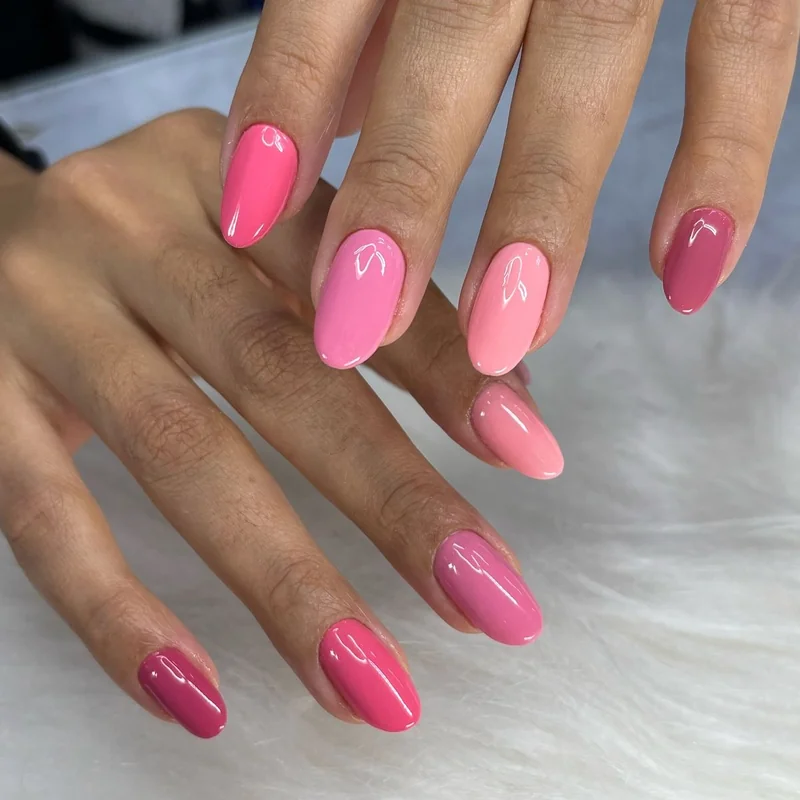 Analogous color scheme Valentine nails demonstrating pink to coral to red gradient coordination