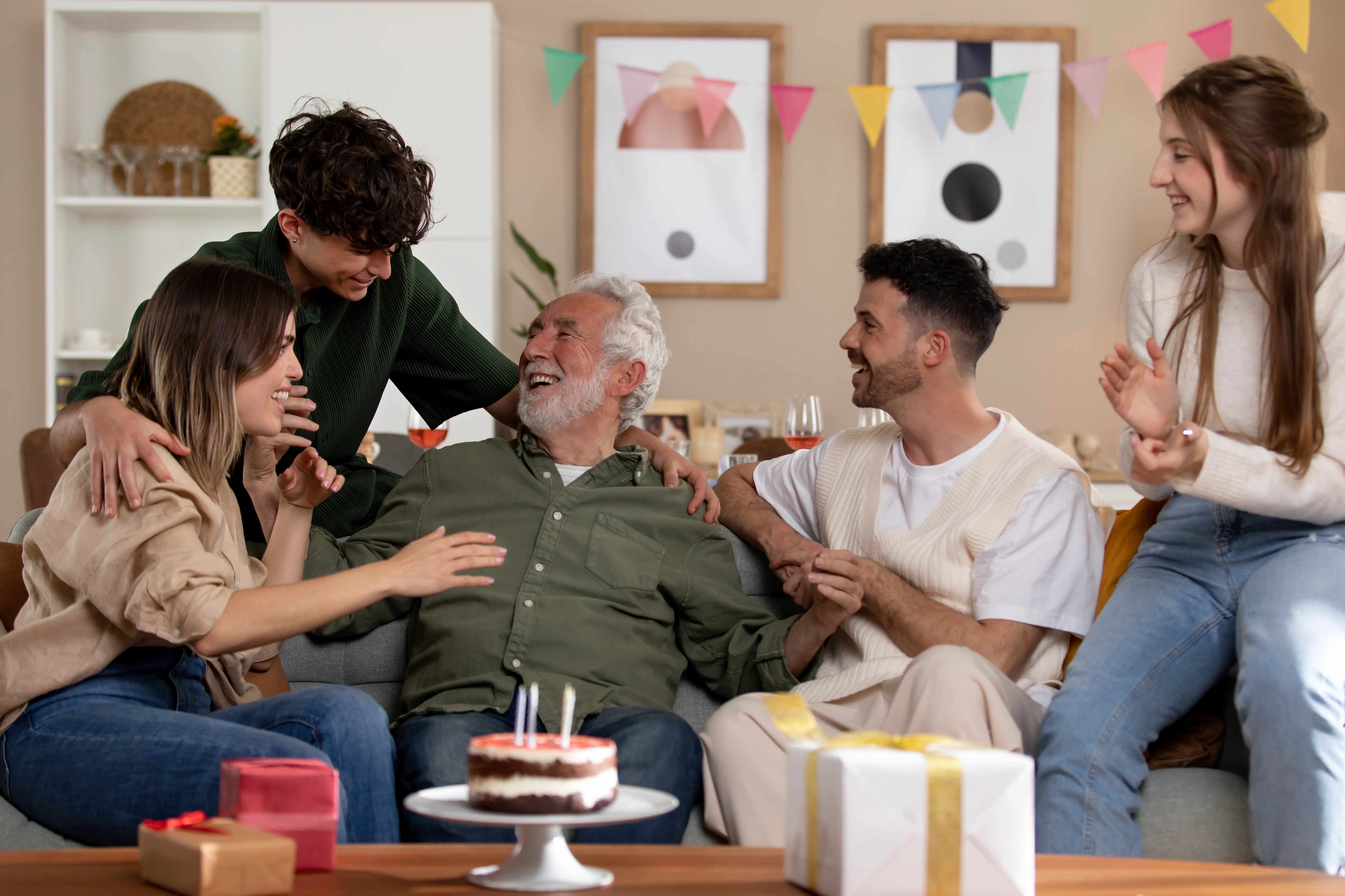 How a Birthday Tracker Helps You Stay Connected With Family and Friends ?