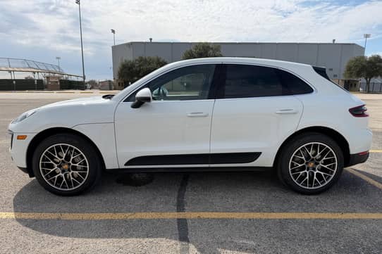 2017 PORSCHE Macan view 4